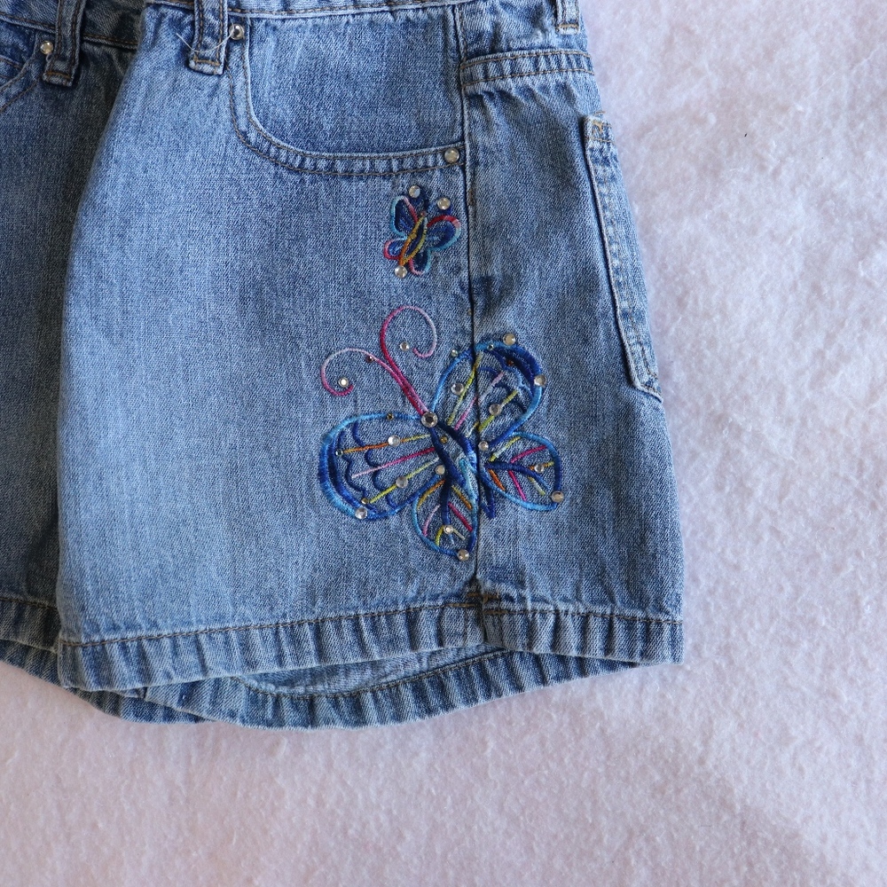 ARIZONA JEAN CO. DENIM SHORTS W EMBROIDERED PRINT - Picture 2 of 8